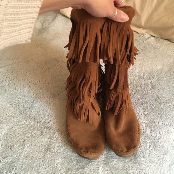 Minnetonka fringe boots - Picture 6 of 6